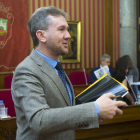 El alcalde, Javier Lacalle, ayer, al inicio del Pleno municipal.-RAÚL G. OCHOA