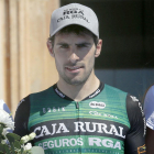 JonAberasturi en el podio tras vencer la etapa.-SANTI OTERO