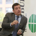 El director territorial de Gas Natural Fenosa, Roberto Cámara, en un momento de su intervención.-RAÚL G. OCHOA