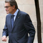 El president de la Generalitat, Artur Mas, llega a la reunión semanal del Gobierno catalán, ayer.-Foto: EFE / TONI ALBIR
