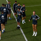 Los jugadores del Madrid durante un entrenamiento.-EFE