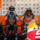 Los hermanos Márquez, después de entrenarse juntos en Cheste.-Foto:  EMILIO PÉREZ DE ROZAS