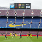 El partido entre el Barça y el Las Palmas, a puerta cerrada, ayer en el Camp Nou.-JORDI COTRINA