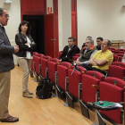 Baudilio Fernández-Mardomingo y AserMorato con alcaldes de La Bureba ayer en Poza de la Sal.-G.G.