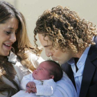 David Bisbal y Elena Tablada presentaron a los medios a su hija Ella en febrero del 2010 en Miami.-EFE / ZAYRA MOO