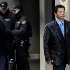 Gao Ping, presunto cabecilla de la trama Emperador, sale de la Audiencia Nacional en diciembre del 2012.-JOSE LUIS ROCA