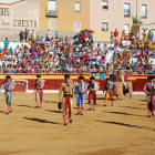 Paseíllo en la plaza de Roa en la última feria taurina celebrada en la localidad el pasado mes de agosto.-ECB