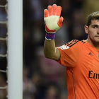 Iker Casillas, en su último partido con la camiseta del Madrid en el Bernabéu, contra el Getafe el pasado 23 de mayo.-Foto:   AFP / PIERRE-PHILIPPE MARCOU
