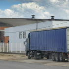 Imagen de un camión aparcado en el polígono de Burgos Este.-ISRAEL L. MURILLO