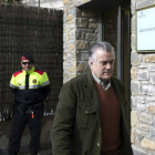 Luis Bárcenas sale del juzgado de Vielha, localidad donde pasa unos días de descanso.-Foto:   EFE / ALEJANDRO GARCÍA