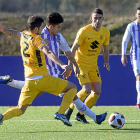 Aldalur intenta tapar el disparo de un jugador del Real Valladolid B.-JOSÉ C. CASTILLO