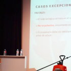 Los técnicos de Basalan, Jon Duran e Itxaso Elordui-Zapaterietxe, explicaron cómo en  Vizcaya.-ECB