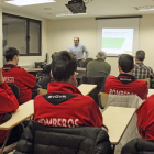 Un momento del curso ofrecido ayer a los bomberos.-G. G.