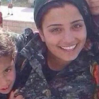 Arin Mirkan, la joven soldado kurda que se hizo estallar el sábado para no caer en las manos de los yihadistas del Estado Islámico.-Foto: EJÉRCITO KURDO