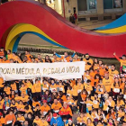 La 'marea naranja' de Pulgares Arriba participó en la última San Silvestre de Miranda.-ECB