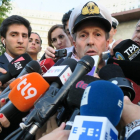 El portavoz de la Armada argentina Enrique Balbi habla a los medios en Buenos Aires Argentina para informar que se esta analizando una anomalia hidroacustica.-EFE / JAVIER CAAMANO
