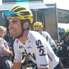 Mikel Landa, este jueves, se dispone a salir a entrenar con el resto del equipo Sky, en Le Puy en Velay.-SERGI LÓPEZ-EGEA