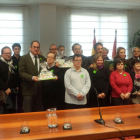 Baudilio Fernández Mardomingo posa con los representantes de las asociaciones y los responsables sanitarios.-ASPANIAS
