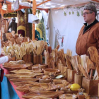 La artesanía mostraba una amplia variedad de productos en espacios de época.-G. G.