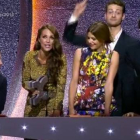 Los actors de Velvet reciben el premio para la serie en los Neox Fan Awards.-Foto: ATRESMEDIA