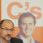 El portavoz de Ciudadanos en las Cortes de Castilla y León, Luis Fuentes, durante la presentación del Plan de dinamizacion de las comarcas mineras en Ponferrada-Ical
