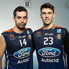 Andrés Díaz (izquierda) y Dani Manchón posan con la camiseta del UBU Tizona, ayer.-CB TIZONA