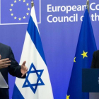 Benjamin Netanyahu junto a Federica Mogherini.-VIRGINIA MAYO/AP