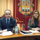 Emilio Berzosa compareció ayer ante la prensa junto a la alcaldesa, Raquel González.-L.V.
