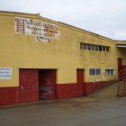 El matadero de Aranda de Duero con el cartel de Hermanos Chico.-L.V.