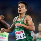 El argelino Baka se impone en los 1.500 metros de los Juegos Paralímpicos en la categoría de discapacitados visuales más leve.-AP / BOB MARTIN