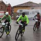 La línea de salida de la prueba de BTT se tuvo que trasladar a Villasur de Herreros.-Fernando Miguel