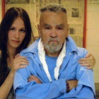 Manson junto a Afton Elaine Burton, en una de sus visitas en el presidio.-Foto: MANSONDIRECT.COM / POLARIS
