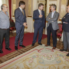El alcalde aceptó la propuesta de un convenio anual en enero tras reunirse con a representantes de la Federación y directivos de OTR en su despacho.-RAÚL G. OCHOA