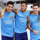 Messi, Neymar y Suárez, antes del entrenamiento de este viernes.-MIGUEL RUIZ/FCB