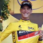 El australiano del BMC Rohan Dennis, con el 'maillot' amarillo de líder del Tour de Francia conquistado con su victoria en la contrarreloj de Utrecht.-Foto: REUTERS / ERIC GAILLARD