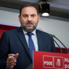 El secretario de Organización del PSOE, José Luis Ábalos, el martes en la sede del partido.-EFE / LUCA PIERGIOVANNI