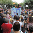 Varias personas presencian uno de los espectáculos del Enclave de Calle celebrado el año pasado.-ISRAEL L. MURILLO