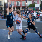 Imagen de un partido de 3x3 femenino disputado en la Plaza Mayor.-ACB PHOTO