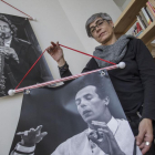 Flor Aldea realizó la colección durante el ensayo general de ‘Looking for duende’, el último montaje estrenado de Teatro Entre Escombros.-Santi Otero