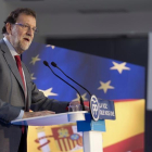 El presidente del Gobierno en funciones, Mariano Rajoy, durante su intervención en el mitin electoral que el PP ha celebrado hoy en Vitoria.-EFE/David Aguilar
