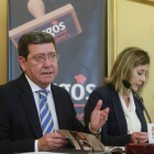 César Rico y Montserrat Aparicio durante la presentación de las rutas.-RAÚL G. OCHOA