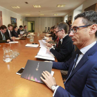 Una de la reuniones de trabajo de la comisión liquidadora.-RAÚL OCHOA