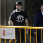 El cantante de Def Con Dos, César Strawberry, a su llegada a la Audiencia Nacional para declarar tras ser detenido en la Operación Araña 3.-JOSÉ LUIS ROCA