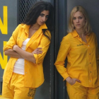 Las actrices Alba Flores y Maggie Civantos,  en el plató de la serie Vis a vis.-AGUSTÍN CATALÁN