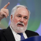 Miguel Arias Cañete, comisario europeo de Acción para el Clima y Energía.-EFE / OLIVIER HOSLET
