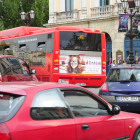 Autobús municipal con publicidad en su parte trasera. ISRAEL L. MURILLO