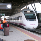 Un tren Alvia en la estación Rosa Manzano de Burgos. TOMÁS ALONSO