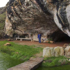 La imagen muestra el resultado de las obras que alteraron la entrada de la cueva y su yacimiento arqueológico y que fueron denunciadas ante la Junta.-MIGUEL ÁNGEL MARTÍN / GRUPO ESPELEOLÓGICO EDELWEISS