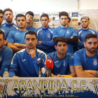 La plantilla de la Arandina durante la lectura de su comunicado conjunto.-L. V.