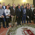 Rico (en el centro) con los alcaldes de los municipios que ayer renovaron el convenio de este programa infantil.-R.O.